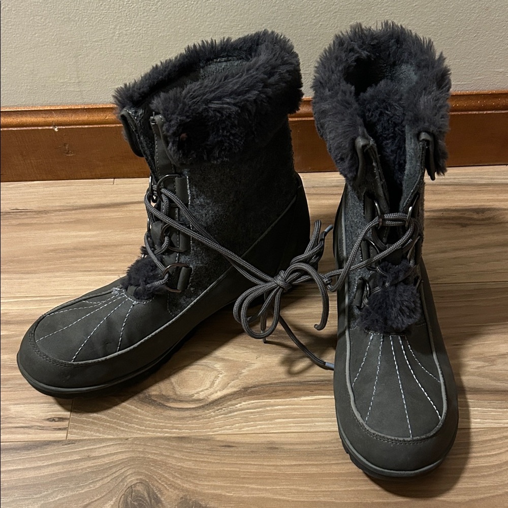 JBU furry gray winter boots